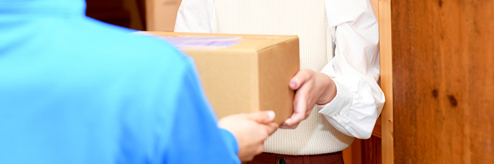 宅配型トランクルームを利用する人のイメージ画像