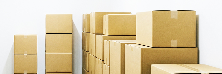 荷物を壁から5〜10cm離して通気性を確保するイメージ画像