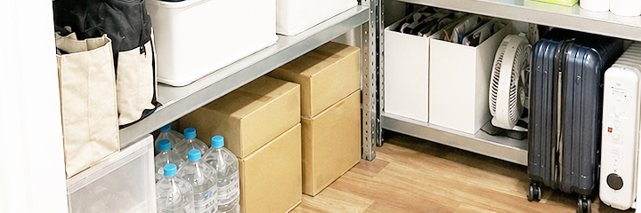 荷物を棚板で仕分けることで出し入れがスムーズになるイメージ画像