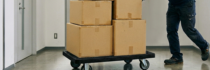 寄託は事業者に荷物を渡して保管を任せる
